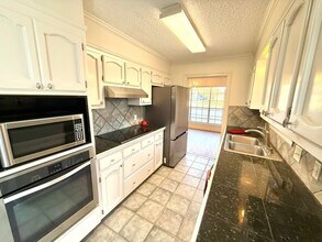 1633 Brookhollow Dr in Baton Rouge, LA - Building Photo - Building Photo