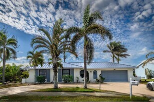 2429 Aqui Esta Dr in Punta Gorda, FL - Building Photo