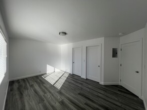 1639 W 205th St, Unit 4 in Torrance, CA - Building Photo - Building Photo