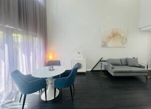 317 City View Dr in Fort Lauderdale, FL - Building Photo - Building Photo