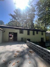 2545 Plantation Dr in East Point, GA - Building Photo - Building Photo