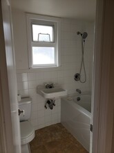 646 Admirals Rd in Victoria, BC - Building Photo - Building Photo