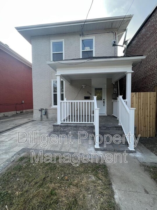 219 Stewart St in Peterborough, ON - Building Photo