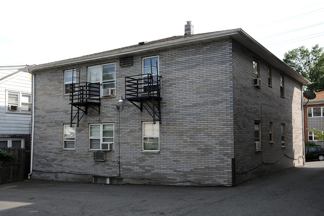 74 Carmer Ave in Belleville, NJ - Foto de edificio - Building Photo