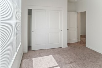 1404 Berkshire Rd in Bakersfield, CA - Building Photo - Building Photo
