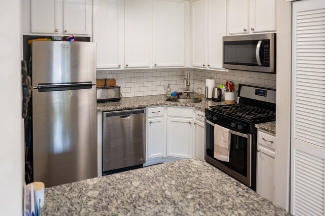 4402 Vesper Cir in Palmyra, NJ - Foto de edificio - Building Photo