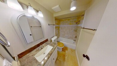 4754 La Villa Marina in Marina Del Rey, CA - Foto de edificio - Building Photo