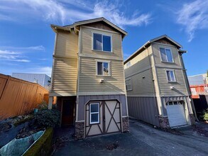 2219 E Spruce St in Seattle, WA - Building Photo - Building Photo
