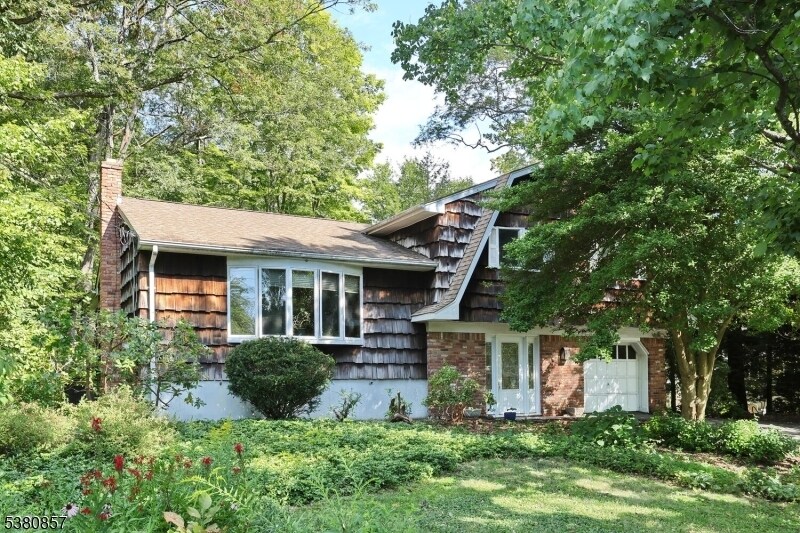 6 Catherine Ct in Ringwood, NJ - Building Photo