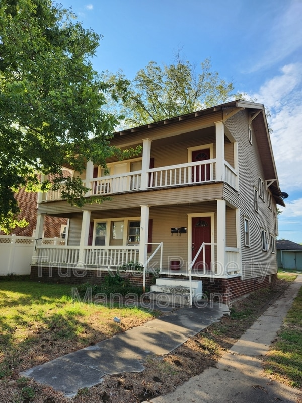 property at 827 E Main St