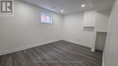 3137 Sunnyhill Dr in Mississauga, ON - Building Photo - Building Photo