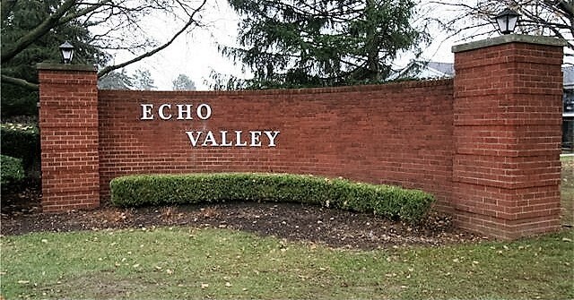 27671 Echo Valley E in Farmington Hills, MI - Building Photo