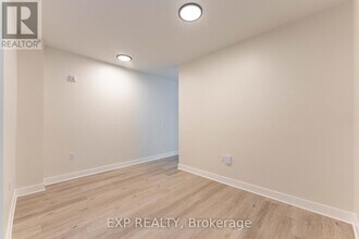 360-360 Lacasse Ave in Ottawa, ON - Building Photo - Building Photo