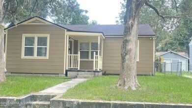 5228 Sunderland Rd in Jacksonville, FL - Building Photo - Building Photo