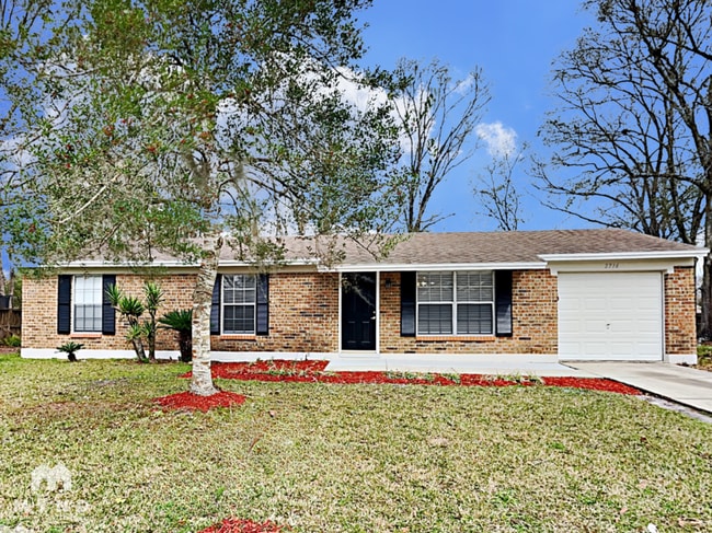 2716 Pinewood Blvd N