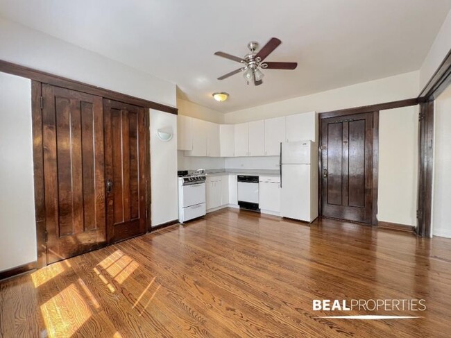 property at 816 W Waveland Ave
