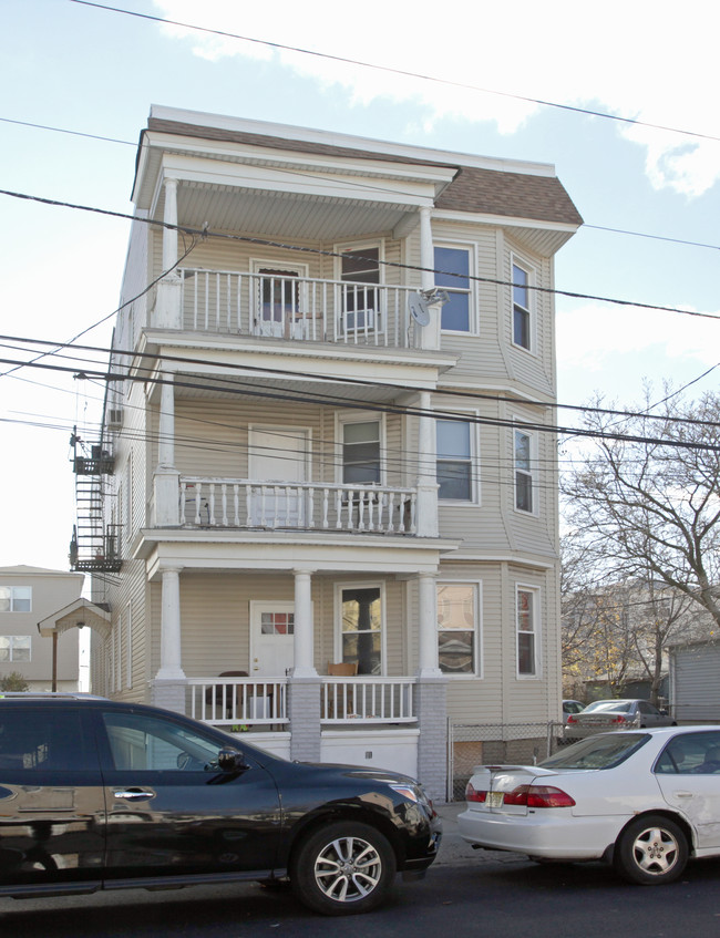 210 Geneva St in Elizabeth, NJ - Building Photo - Building Photo