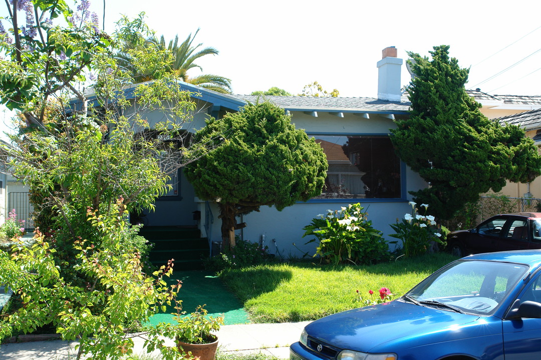 2809 Stanton St in Berkeley, CA - Building Photo