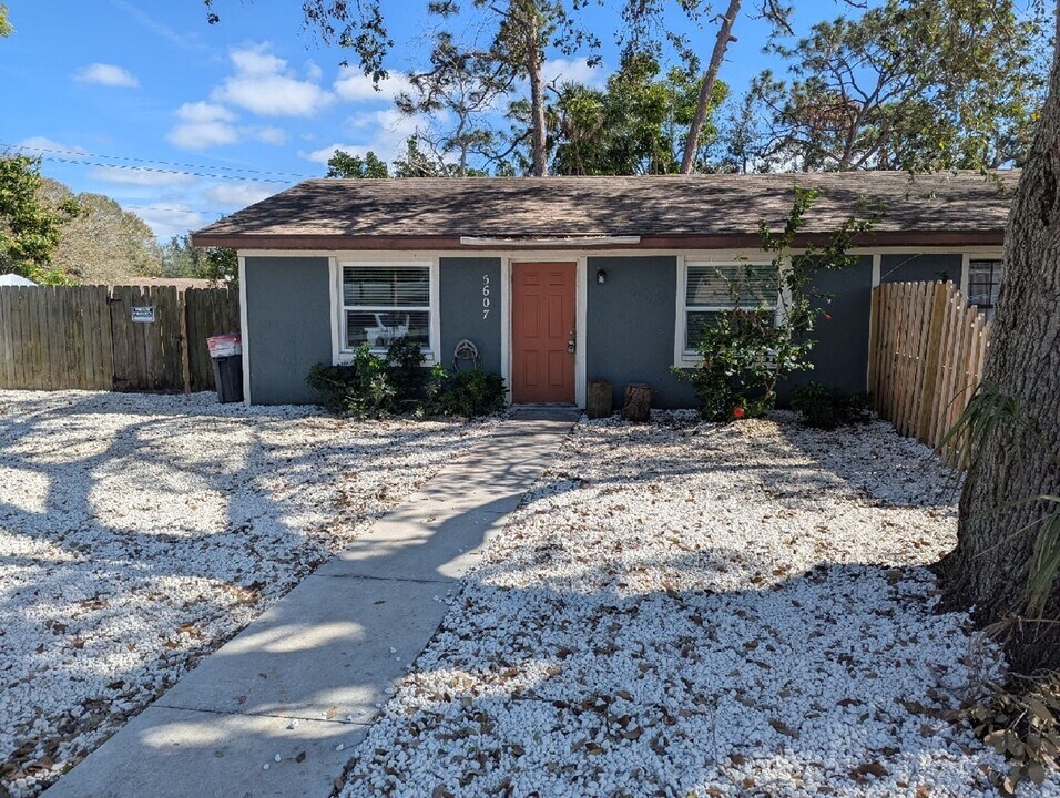 5609 20th St W in Bradenton, FL - Building Photo