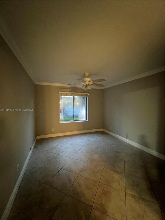 1097 Coral Club Dr in Coral Springs, FL - Building Photo