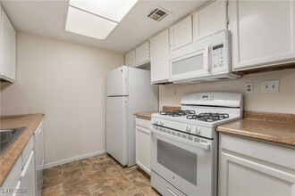 457 N Lamb Blvd in Las Vegas, NV - Building Photo - Building Photo