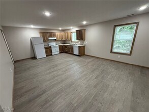 430 2nd Dr NE in New Philadelphia, OH - Foto de edificio - Building Photo