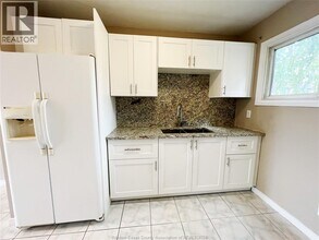 6322 Thornberry Crescent in Windsor, ON - Building Photo - Building Photo