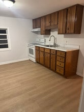 223 N Main St in Naugatuck, CT - Foto de edificio - Building Photo