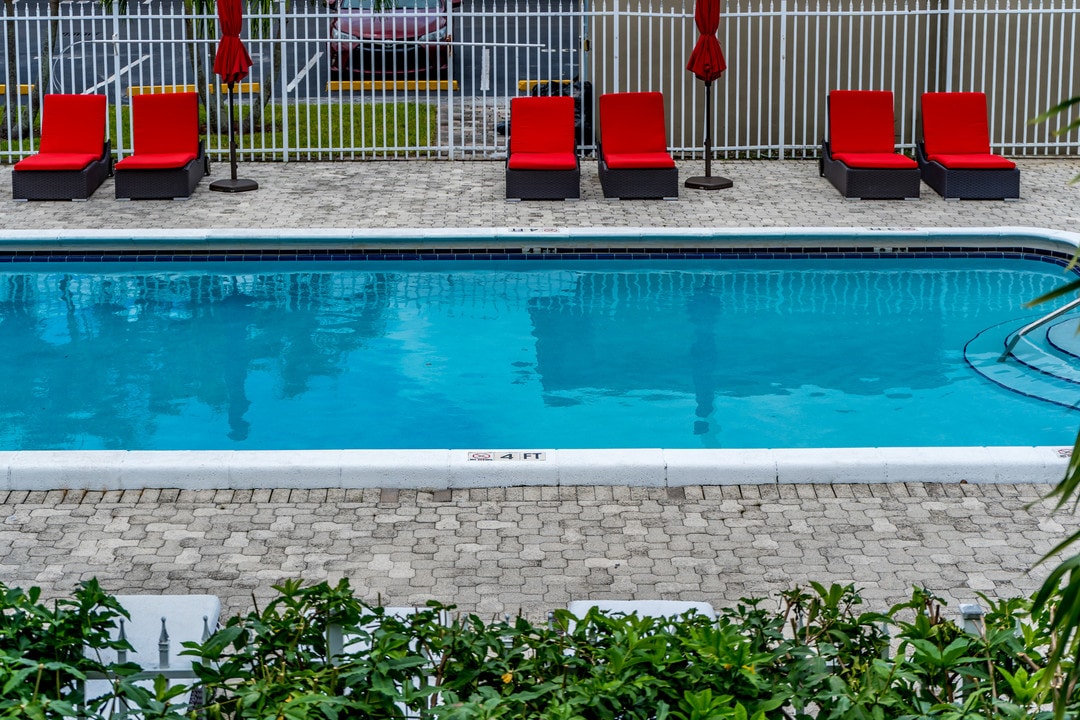 Edge Apartments in Miramar, FL - Building Photo