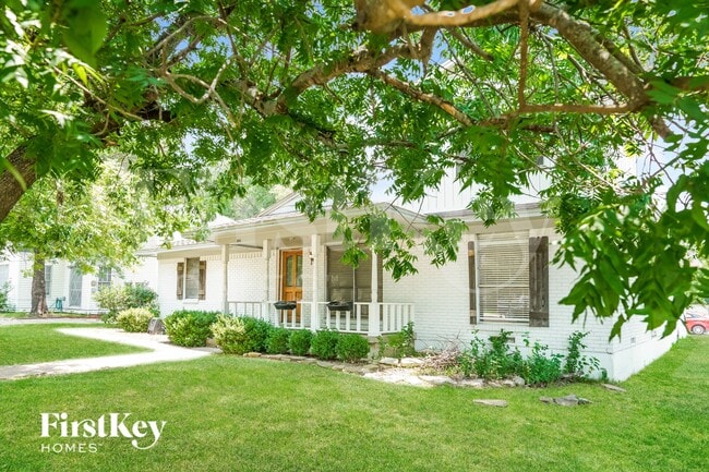 206 E 5th St in Ferris, TX - Building Photo - Building Photo