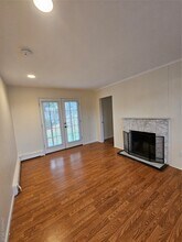 22 A Town Path in Glen Cove, NY - Building Photo - Building Photo