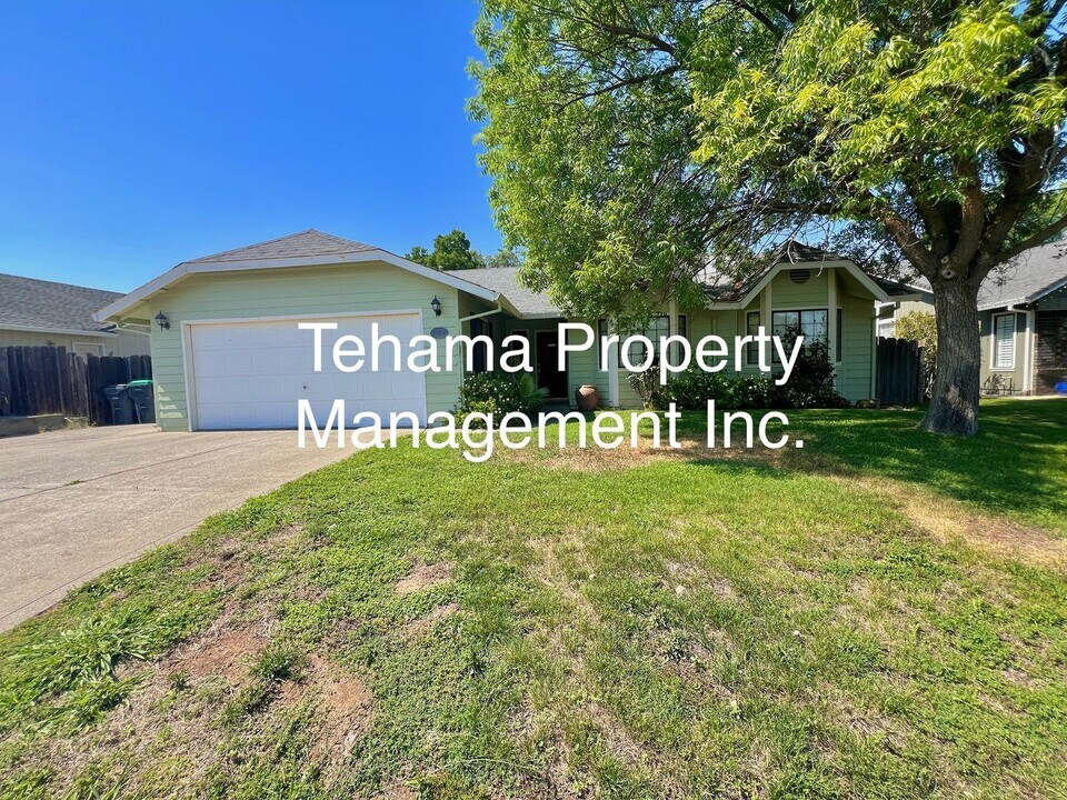 830 Countryside Dr in Red Bluff, CA - Building Photo