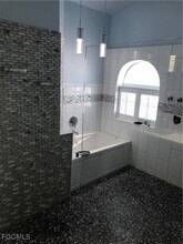 7500 Cameron Cir in Ft. Myers, FL - Building Photo - Building Photo