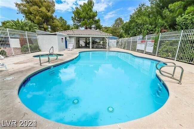 2117 Chertsey Dr in Las Vegas, NV - Foto de edificio - Building Photo