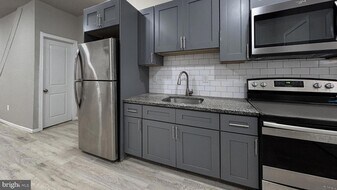 141 N Peach St in Philadelphia, PA - Building Photo