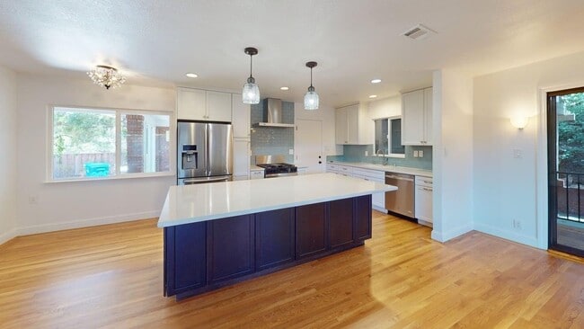 2018 Queens Ln in San Mateo, CA - Building Photo - Building Photo