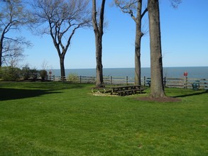 Lake Shore Towers in Lakewood, OH - Building Photo - Building Photo