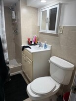 162 Queens Ave, Unit Basement apartment in Elmont, NY - Building Photo