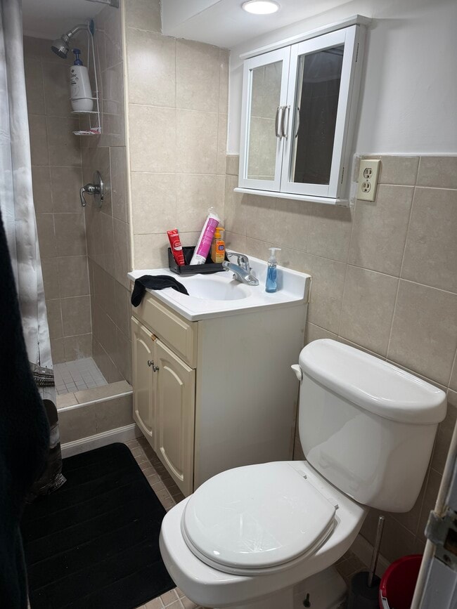 162 Queens Ave, Unit Basement apartment, Unit Basement apartment