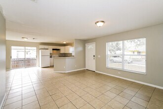 8415 N 10th St in Tampa, FL - Building Photo - Building Photo