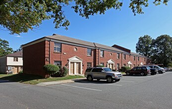 Granville Townhouse Apartments in Charlotte, NC - Foto de edificio - Building Photo