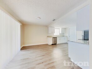 15936 Winding Dr in Tampa, FL - Building Photo - Building Photo