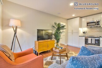 111 N Rengstorff Ave in Mountain View, CA - Building Photo - Building Photo