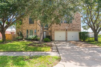 4414 Bridgestone Cedar Dr in Spring, TX - Foto de edificio - Building Photo