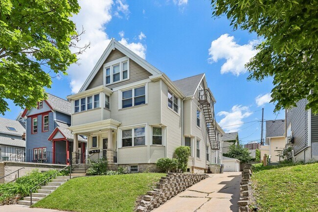 property at 1660 N Marshall St