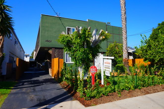 1001 E Acacia Ave in Glendale, CA - Building Photo - Primary Photo