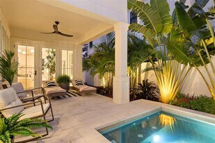 321 12th Ave NE in St. Petersburg, FL - Building Photo