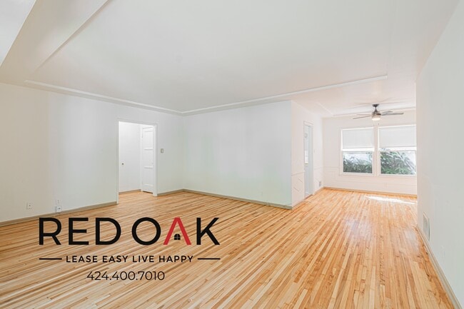 property at 1323 N Harper Ave