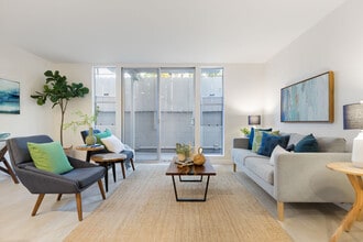 811 York St, Unit 131 in Oakland, CA - Foto de edificio - Building Photo