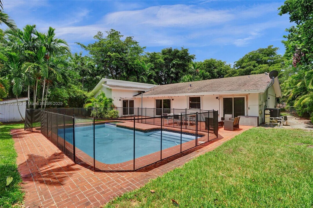 20260 NE 25th Ave in Miami, FL - Building Photo